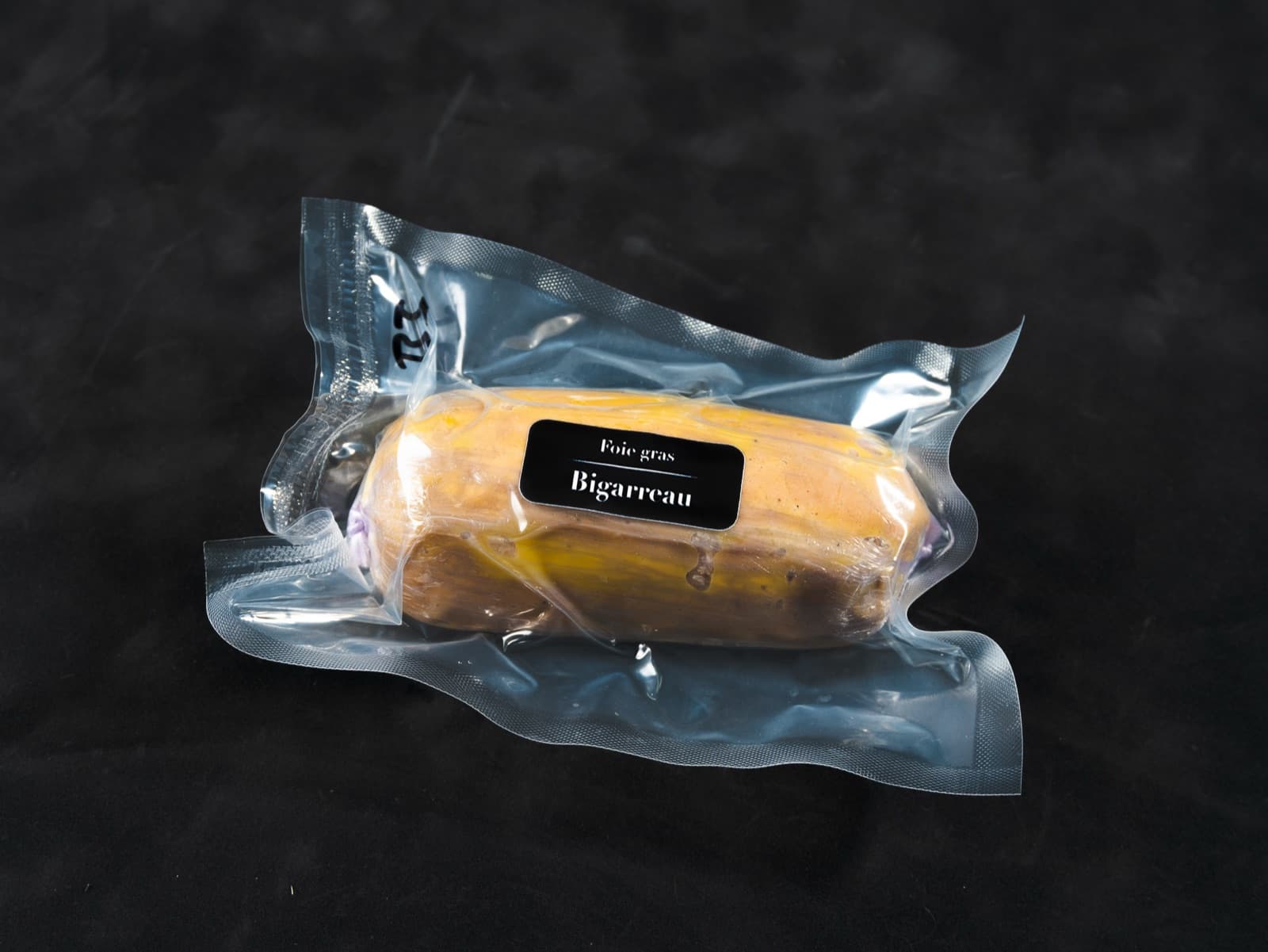 Lobe de foie gras de canard aux cerises bigarreau, sous vide